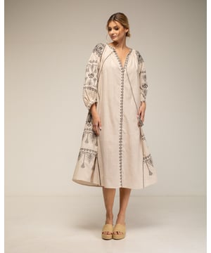 Oversized jurk met borduursel op de mouwen, zijkanten en voorkant, vetersluiting