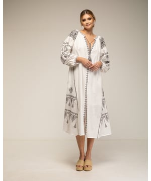 Oversized jurk met borduursel op de mouwen, zijkanten en voorkant, vetersluiting