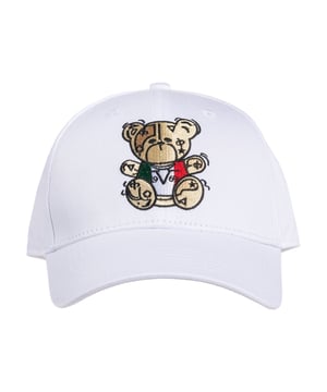 19v69 ITALIA Cap ULLI geeft je outfit een speelse charme met zijn geborduurde berenmotief in Italiaanse look. Gemaakt van puur katoen is het de perfecte metgezel voor zonnige dagen met een stijlfactor.