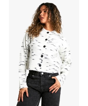 Textured knit design with unique dash pattern
        Cropped length for a modern silhouette
        Button-front closure for versatile styling
        Ribbed cuffs and hem for a snug fit
        Relaxed shoulder line for comfortable wear
    
    The Kastiger Strick-Cardigan from Boohoo is a versatile piece that effortlessly blends comfort with style. This eye-catching cardigan features a distinctive dash pattern that adds visual interest to any ensemble. The cropped length is perfect for pairing with high-waisted trousers or skirts, creating a balanced and trendy silhouette. For a casual day out, style it with wide-leg jeans and trainers, as seen on the model. The button-front closure allows for multiple styling options - wear it fully buttoned as a standalone top or open over a simple tee for a layered look. The ribbed cuffs and hem ensure a snug fit, while the relaxed shoulder line offers ease of movement. This cardigan is ideal for various casual occasions, from coffee dates to family gatherings. Its adaptable nature makes it a wardrobe staple that can be dressed up or down to suit your mood and the event.