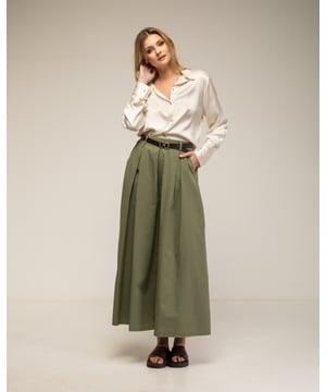 Wijde broek met steekzakken en elastische tailleband aan de achterkant