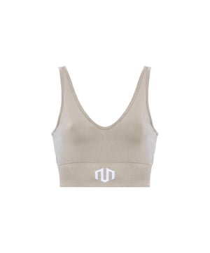 Der Naikan Seamless Sports Bra überzeugt mit weichem, elastischem Material und einem nahtlosen Design, das sich wie eine zweite Haut anfühlt.
Ein ausgeschnittener Rücken sorgt für Belüftung und verleiht dem Bra einen modernen, femininen Look.
Das dezent ins Material integrierte Logo unterstreicht den minimalistischen Stil, ganz ohne Aufdruck oder Stick.
Ideal für intensive Workouts, Yoga oder als stilvolle Unterwäsche im Alltag.
Inspiriert von der japanischen Naikan-Meditation – für maximale Bewegungsfreiheit, Komfort und innere Ausgeglichenheit.
