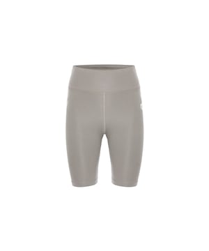 Los pantalones cortos Logo Basic impresionan por su diseño limpio, una cintura alta y ancha y un material funcional ligero y transpirable.
El corte ceñido crea un look moderno, mientras que el material elástico en 4 direcciones garantiza una total libertad de movimiento.
Los logotipos estampados añaden sutiles toques deportivos y acentúan el estilo minimalista.
Ideal para días activos, entrenamientos ligeros o momentos de ocio relajado, combina funcionalidad y comodidad al más alto nivel.