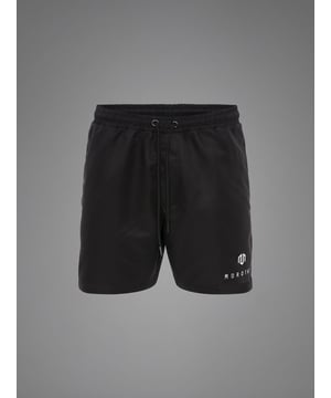 El bañador corto Essential es tu compañero de confianza para la piscina, la playa o el entrenamiento. El material de secado rápido hace que sean cómodos de llevar, incluso después de nadar.
Una inserción de malla integrada, una cintura ajustable con cordón y bolsillos laterales abiertos ofrecen comodidad y funcionalidad.
Acabado con un logotipo bordado: clásico, deportivo y práctico.