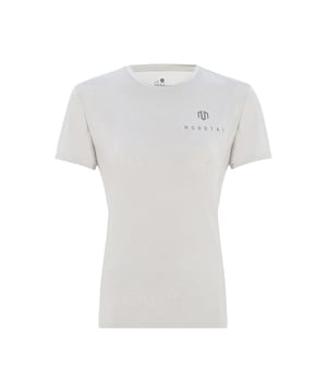 De Mesh Tee combineert een functioneel ontwerp met een vederlicht gevoel - ideaal voor intensieve trainingen en warme dagen.
De meshstof over de hele lengte zorgt voor maximale luchtcirculatie en houdt je aangenaam koel en droog.
Reflecterende details verbeteren je zichtbaarheid in de schemering of in de sportschool.
Met een nauwsluitende pasvorm en 360° stretch zit hij als een tweede huid - voor onbeperkte bewegingsvrijheid en volledige prestaties.