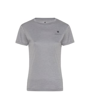 Unser leichtestes Performance-Shirt überzeugt mit einem cleanen Look und sportlicher Funktionalität.
Das ultraleichte Material bietet maximale Bewegungsfreiheit und ein luftiges Tragegefühl.
Ein dezentes Logo auf der Brust verleiht dem Shirt eine edle Note.
Ideal für intensives Training und warme Tage – dein neuer Begleiter für Komfort mit Stil.