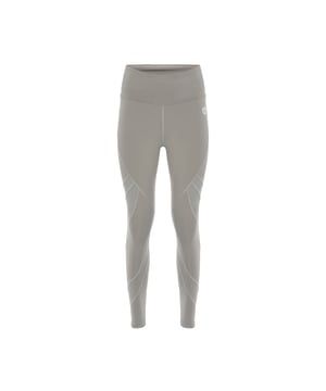 De cropped panty is ideaal voor intensieve workouts en warme dagen. Het elastische, ondoorzichtige materiaal past zich perfect aan je lichaam aan zonder af te zakken of te knellen.
Een brede tailleband zorgt voor een goede pasvorm, terwijl ademende inzetstukken van mesh zorgen voor gerichte ventilatie.
Of je nu binnen of buiten traint - deze panty volgt elke beweging en biedt maximaal comfort voor maximale inspanning.