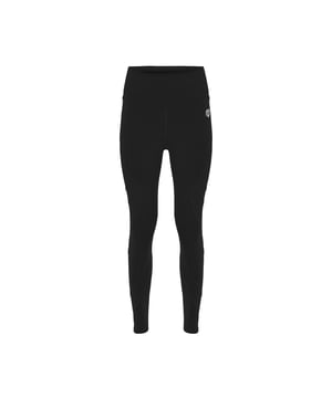 Las mallas cortas son ideales para entrenamientos intensos y días cálidos. El material elástico y opaco se adapta perfectamente al cuerpo sin deslizarse ni apretar.
La cintura ancha garantiza un ajuste seguro, mientras que las inserciones de malla transpirable proporcionan una ventilación específica.
Tanto si se trata de una sesión en interior como de un entrenamiento al aire libre, estas mallas siguen todos tus movimientos y ofrecen la máxima comodidad para el máximo esfuerzo.