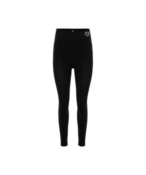 De Naikan Seamless Tights strelen het lichaam met naadloos, bijzonder zacht materiaal voor maximale bewegingsvrijheid.
Gerichte mesh-zones zorgen voor optimale ventilatie tijdens intensieve trainingen - zonder afbreuk te doen aan stijl of comfort.
Het discrete logo is direct in de stof verwerkt en benadrukt de minimalistische, strakke look.
Een elastische hoge tailleband zorgt voor een goede pasvorm en een modern silhouet.
Geïnspireerd door de Japanse Naikan-methode - ontwikkeld voor maximale prestaties met innerlijke balans.