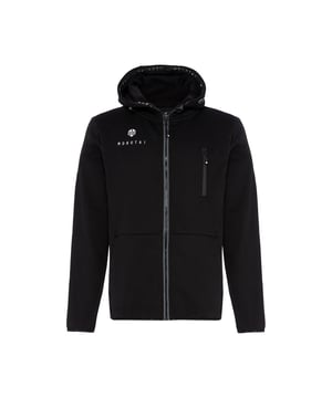 Het Neo Zip Sweatjacket combineert een minimalistisch ontwerp met zacht fleece materiaal voor een luxe gevoel.
De slanke pasvorm en elastische details zorgen voor een modern, sportief silhouet met maximale bewegingsvrijheid.
De ritszak en borstzak bieden praktische opbergruimte - perfect voor onderweg of na de training.
Bij koel weer of als stijlvolle laagjesoptie: dit jack is een betrouwbare metgezel voor het dagelijks leven en vrije tijd.
