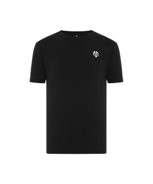 Dieses T-Shirt überzeugt mit einem zeitlosen Schnitt und besonders weichem Baumwollmaterial.
Die schmale Passform betont die Silhouette, ohne einzuengen, und bietet maximalen Komfort.
Ideal als eigenständiges Statement oder als Basis unter Jacke oder Hoodie.
Ein hochwertiges Essential für jeden Tag – minimalistisch, bequem und vielseitig kombinierbar.