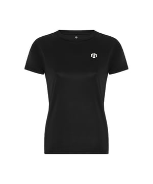 De Brand Basic Tee maakt indruk met zijn heldere ontwerp en aangenaam lichte gevoel. Het ademende katoenmateriaal zorgt voor een hoog draagcomfort - of je nu traint of elke dag draagt.
Dankzij 360° stretch en een nauwsluitende pasvorm volgt het shirt elke beweging zonder te knellen. De onderhoudsvriendelijke, kreukvrije stof maakt het een veelzijdige basic voor elke dag.