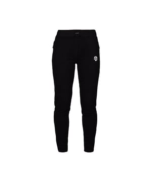 Die Comfy Performance Sweatpants überzeugt durch ein weiches, elastisches Material und clevere Details. Der verstellbare Bund mit Kordel und Stopper ermöglicht eine passgenaue Einstellung, während Reißverschlüsse an den Beinen für Flexibilität und Belüftung sorgen.
Reflektierende Elemente und funktionale Taschen mit Zipper bieten Sicherheit und Stauraum – ideal für Alltag, Aufwärmen oder Training.
Inspiriert vom Neotech-Design vereint diese Hose Komfort, Technik und einen cleanen Look.
