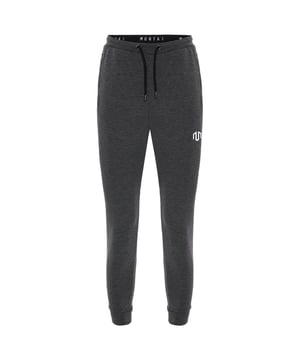 El pantalón de viaje Sakura presenta un tejido especialmente suave y ligero, ideal para viajes largos o looks relajados de diario.
La cintura elástica con cordón garantiza un ajuste cómodo.
Dos bolsillos laterales con cremallera ofrecen un espacio de almacenamiento seguro cuando estás de viaje.
Transpirables, elásticos y elegantes, estos pantalones son el complemento perfecto para la sudadera con capucha Sakura Travel.