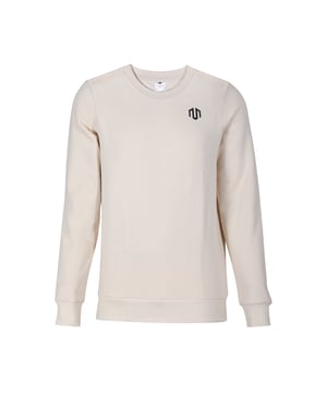 De Kisho-trui is je betrouwbare metgezel voor dagelijks gebruik en training. Hij is gemaakt van zacht fleece materiaal en voelt comfortabel aan, zodat hij je de hele dag vergezelt.
Het strakke, ongecompliceerde ontwerp staat voor moderne terughoudendheid en kan op verschillende manieren worden gecombineerd.
Dankzij de onderhoudsvriendelijke eigenschappen en comfortabele pasvorm is de Kisho-trui ideaal voor actieve, stijlbewuste mensen.