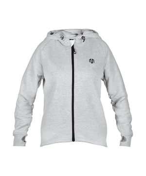 Der Comfy Performance Full Zip Hoodie vereint bequemen Komfort mit stilvollen Details. Der lockere Schnitt, ein verlängertes Rückenteil und feine Faltenakzente verleihen dem Hoodie eine feminine Silhouette.
Weiches Fleece sorgt für angenehme Wärme, während versteckte Seitentaschen mit Reißverschluss und Daumenloch-Bündchen funktionale Begleiter für unterwegs sind.
Ideal für aktive Tage oder entspannte Stunden – modern, vielseitig und pflegeleicht.