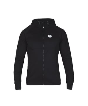 Der Neotech Full Zip Hoodie überzeugt mit weichem Fleece-Material und einem sportlich schmalen Schnitt für maximale Bewegungsfreiheit.
Eine verstellbare Kapuze und integrierte Daumenlöcher bieten optimalen Schutz bei kühlem Wetter.
Zwei seitliche Reißverschlusstaschen sorgen für sicheren Stauraum unterwegs.
Ob als wärmende Trainingsschicht oder für entspannte Freizeitlooks – dieser Hoodie vereint Komfort, Funktion und modernes Design.