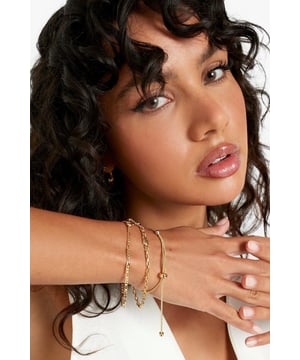 Choose timeless elegance and make a simple style impact by adding a bracelet to your look. Worn around the wrist for a low-key look we high key love, this style the perfect addition to your jewellery collection. Want more? From delicate chain styles to vintage-inspired arm cuffs we've got the arm accessories to take your look to the next level.Style: Bracelet