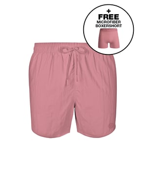 Los bañadores de Muchachomalo se ajustan perfectamente y están hechos con materiales de alta calidad para un confort y durabilidad óptimos. Con una cintura elástica y cordones ajustables para un ajuste perfecto.    **Especificaciones**   • 1 bañador + 1 bóxer   • Ajuste normal   • 100% poliamida    **Cuidado**   • Lavar a 30 grados   • No usar secadora   • Planchar a temperatura media (2 puntos)    **¿Por qué Muchachomalo?**   Muchachomalo solo trabaja con fábricas certificadas por BSCI y OEKO-TEX. Estas fábricas tienen como objetivo mejorar continuamente las condiciones laborales. Defienden el derecho a la formación de sindicatos, garantizan condiciones de trabajo seguras y están en contra del trabajo forzado y el trabajo infantil. Además, permiten a los consumidores y empresas tomar decisiones responsables para proteger nuestro planeta para las futuras generaciones.