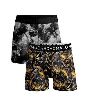 Die Boxershorts/Unterhosen von Muchachomalo sitzen wie angegossen und sind aus hochwertiger Baumwolle gefertigt. Ein weiches, elastisches Logobündchen aus Mikrofasermaterial sorgt für zusätzlichen Komfort.  Spezifikationen • Normale Passform • Flach genähte Nähte für zusätzlichen Komfort • Weiches Bündchen mit dem Muchachomalo-Logo  Pflege • Waschbar bei 30 Grad • Nicht im Trockner trocknen • Bügeln bei mäßiger Temperatur (2 Punkte)  Warum Muchachomalo? Muchachomalo arbeitet nur mit Fabriken, die BSCI- und OEKO-TEX-zertifiziert sind. Diese Fabriken haben es sich zum Ziel gesetzt, die Arbeitsbedingungen kontinuierlich zu verbessern. Sie setzen sich für das Recht auf die Bildung von Gewerkschaften, sichere Arbeitsbedingungen und gegen Zwangs- und Kinderarbeit ein. Sie ermöglichen es auch Verbrauchern und Unternehmen, verantwortungsvolle Entscheidungen zu treffen, die unseren Planeten für zukünftige Generationen schützen.