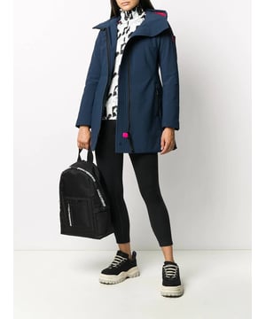 88% Polyester 12% Elastan. Hyperplan hooded mid-length coat with classic hood, front zip fastening and logo patch at the sleeve