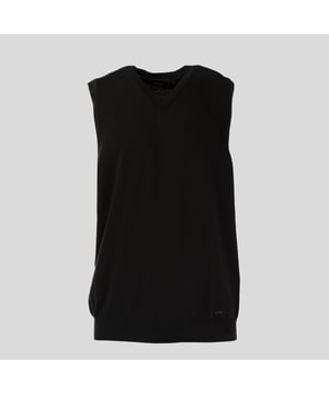 Liu Jo truien combineren comfort en verfijning en bieden veelzijdige modellen die geschikt zijn voor elke gelegenheid. Ze zijn gemaakt van hoogwaardige materialen zoals wol, viscose en katoen en onderscheiden zich door zorgvuldige details zoals V-hals, juweelapplicaties en jacquardpatronen. Perfect voor wie op zoek is naar een elegante en eigentijdse look.