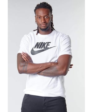 Nike Sportswear Club T-Shirt is made with our everyday cotton fabric and a classic fit  . - - . An Graphic Print Futura logo on the chest provides a signature Nike look.Everyday cotton fabric feels soft and lightweight . - - . Standard fit for a relaxed, easy feel.
