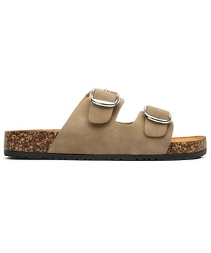 VerwÃ¶hnen Sie Ihre FÃ¼ÃŸe mit der entspannten Eleganz des Solesister Alexis Footbed. Diese taupefarbenen Slides verbinden alltÃ¤gliche Vielseitigkeit mit durchdachten Komfortmerkmalen und machen sie zu einem unverzichtbaren Teil Ihrer Sommergarderobe. Die synthetische Konstruktion bietet Haltbarkeit bei gleichzeitig geringem Gewicht, und das speziell entwickelte Komfort-FuÃŸbett sorgt den ganzen Tag Ã¼ber fÃ¼r angenehme UnterstÃ¼tzung. SchlÃ¼pfen Sie in diese mÃ¼helos schicken Sandalen fÃ¼r alles, von Gartenpartys bis hin zu entspannten Einkaufstouren - Ihre FÃ¼ÃŸe werden es Ihnen danken.