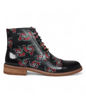 Elevate your style with the Justin Reess Adam Skull Men's Floral Skull Print Leather Oxford Ankle Boots. Crafted from premium leather, these boots showcase a distinctive Floral Skull Print design that adds a bold and fashionable edge. With classic Oxford brogue detailing and a secure lace-up closure, they bring sophistication to both casual and formal outfits. Designed for versatility, they’re perfect for work, social gatherings, and everyday wear. Durable and comfortable, these boots are a standout addition to any wardrobe.

Stylish Floral Skull Print for a unique and eye-catching look
Classic Oxford Brogue Style with lace-up closure
Premium Leather Construction for durability and comfort
Versatile Wear for multiple occasions