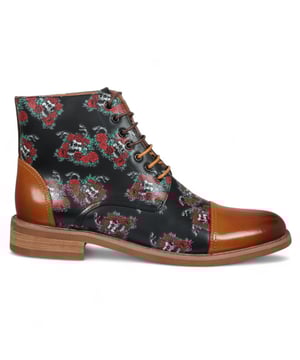 Elevate your style with the Justin Reess Adam Skull Men's Floral Skull Print Leather Oxford Ankle Boots. Crafted from premium leather, these boots showcase a distinctive Floral Skull Print design that adds a bold and fashionable edge. With classic Oxford brogue detailing and a secure lace-up closure, they bring sophistication to both casual and formal outfits. Designed for versatility, they’re perfect for work, social gatherings, and everyday wear. Durable and comfortable, these boots are a standout addition to any wardrobe.

Stylish Floral Skull Print for a unique and eye-catching look
Classic Oxford Brogue Style with lace-up closure
Premium Leather Construction for durability and comfort
Versatile Wear for multiple occasions