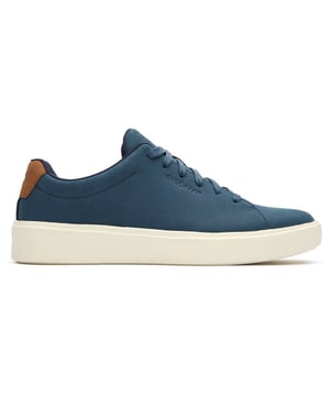 Zapatillas Cole Haan Grand Crosscourt Traveler azules para hombre, fabricadas en piel y suela de goma. Incluyen: plantilla acolchada, suela de goma resistente, parte superior de piel suave, logo de Cole Haan y ajuste cómodo.