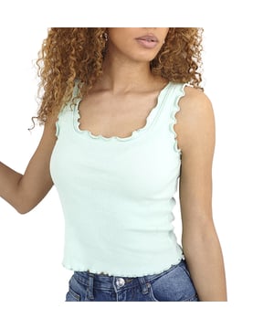BRAVE SOUL Women's Vest
Style Name: AMBER
Style Code: LV-69AMBER
57% Cotton, 38% Polyester, 5% Elastane
Made In Bangladesh
Breathable
Stretch Feel
Slim Fit
Scoop Neckline
Fabric Type: Jersey
Pattern: Plain
Regular Size
Sleeveless
Style: Cropped Top, Vest Top, Strappy, Cami
Length Type: Lettuce Neck, Hem and Armholes
All Over Rib
Low Back
Wide Straps