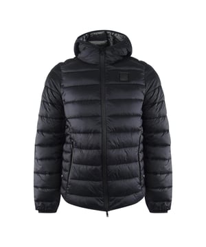 Bleiben Sie den ganzen Winter über gemütlich und stylisch mit der wattierten schwarzen Jacke Ice Iceberg mit Kapuze! Diese Jacke aus 100 % Polyamid hält Sie warm und schützt Sie vor den Elementen. Ihr schlankes Design ist perfekt für jeden Anlass, egal ob Sie auf der Piste sind oder Besorgungen machen. Die Fertigung in China garantiert zudem eine hochwertige Verarbeitung. Lassen Sie sich von der Kälte nicht abhalten - schnappen Sie sich diese Must-have-Jacke noch heute!