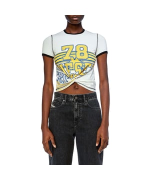 Diesel T-Lison T-shirt voor dames. Een strak wit T-shirt dat gemakkelijk in de garderobe van een zorgeloze student past. De karakteristieke print, contrasterende boorden op de manchetten en ronde halslijn, een sierknoop die de taille onthult - dit alles maakt het model zo casual mogelijk.- Ronde hals.- Korte mouwen.- Rechte zoom.- Contrasterende naden.- Ruberrizedruk in geel en blauw.- Sierknoop op de voorkant.- Slanke pasvorm. Materiaal: 93% Katoen, 7% Elastaan. Ref: A129780AFAA141.