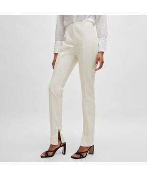 Dames Boss Tukeva Extra-Slim Broek. Elegante BOSS broek van polyamide en elastaan in een off-white kleur voor een geraffineerde look.- Performance stretch stof.- Middennaad.- Taps toelopend model.- Extra slanke pasvorm. Materiaal: 88% polyamide, 12% elastaan. Ref: 50511944118.
