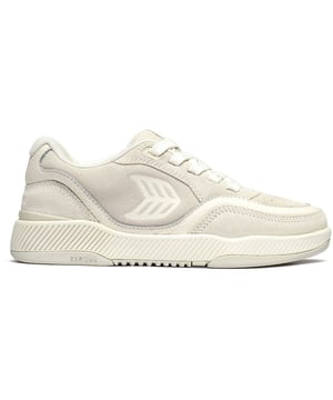 Showcase eco-friendly style with retro vibes, in these eye-catching Cariuma Uba trainers. They feature a soft, LWG-certified leather upper with distinctive branding and contrasting, sporty accents, complemented by organic cotton laces. A cushioned foam insole offers comfort and a sturdy rubber sole assures traction. Embrace fashion-forward, laid-back designs with a good conscience and enhance your wardrobe with these branded skater kicks.