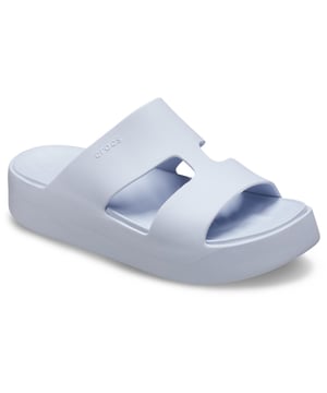 De Crocs Getaway-collectie introduceert onze meest naadloze comfortinnovatie tot nu toe. Het zachte, flexibele Free Feel Technology-bovendeel voelt als helemaal niets, zwevend op de bovenkant van je voet en bewegend met jou zonder beperking.