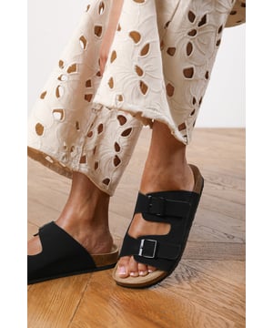 Our 'Haley' flatform slider is the the ultimate blend of style and comfort for sunny days. Designed with double buckle straps for a secure and adjustable fit. The moulded footbed ensures all-day comfort, while the elevated sole adds a touch of elegance.