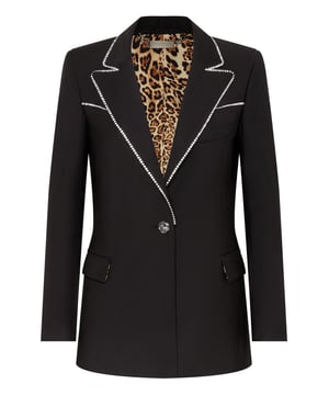 Verfraaid  Ben je een fan van glamour? Kijk dan eens naar deze viscose cady blazer met één knoop. De revers en sommige naden zijn afgewerkt met strassteentjes. Twee zakken met klep, de juweelknoop en de hoge revers zijn slechts enkele van de details die bijdragen aan de flair. Voering van gemêleerde stof.