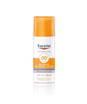 Die EUCERIN Sonnenpflege mit einem Lichtschutzfaktor von 50+ beinhaltet eine spezielle Formel zur Kontrolle von Pigmentflecken und ist besonders geeignet für Personen, die an Hyperpigmentierung leiden oder von ihr bedroht sind. Diese helle Schutzflüssigkeit zielt darauf ab, das Auftreten solcher Flecken zu vermindern und ihnen vorzubeugen. Sie zeichnet sich durch eine leicht aufzutragende Textur aus, die weder fettig noch klebrig ist und nicht komedogen wirkt. Zudem ist sie mit hypoallergenen Duftstoffen versehen. Studien, sowohl klinische als auch dermatologische, belegen eine ausgezeichnete Verträglichkeit, insbesondere bei sensibler Haut.