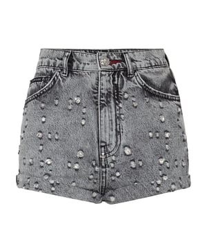 con cristales  Estos pantalones cortos de denim desgastado con cinco bolsillos se caracterizan por los rotos, los remiendo y los engastes aplicados por toda la prenda. Cierre con botón único de metal. Presentan las letras de la firma aplicadas en el bolsillo trasero derecho.