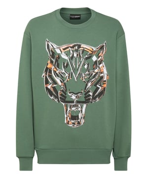 Gestalte deine aktive Zeit mit diesem Fleece-Crewneck. Ein paar grafische Elemente genügen, um den Stil von Plein Sport zu definieren. Siehe, was wir für diese Saison kreiert haben.   Fleece aus Baumwollmischung mit Gazefutter    Der ikonische Tiger ist auf der Vorderseite aufgedruckt   Gummierter Aufnäher an der Passe   Zwei Eingrifftaschen   Rippstrickbündchen