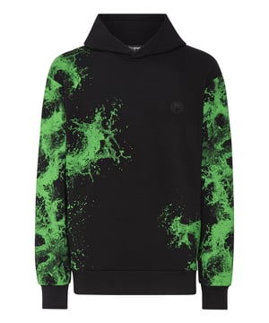 Personaliza tu tiempo de actividad con esta sudadera polar con capucha. Unos pocos elementos gráficos bastan para definir el estilo de Plein Sport. Véa lo que hemos creado para esta temporada.   Forro polar de algodón con forro de gasa.    Estampados artísticos en spray en la parte delantera y las mangas   Lettering de impresión digital en la espalda   Parche engomado con Logotipo cosido en el pecho izquierdo   Dos bolsillos con aberturas   Dobladillos de punto elástico