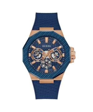 Dit Guess Heren horloge beschikt over een Quartz binnenwerk. De kast (45 mm mm) is vervaardigd uit RVS (Rosékleurig) en heeft een Mineraalglas. De band is Blauw Siliconen. Dit horloge uit de Guess Indy reeks is een mooi en tijdloos geschenk. Verras jezelf of iemand anders met dit cadeau. Bovendien geniet u hierbij van 2 jaar garantie tegen alle fabricagefouten.