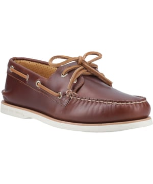 Die Gold Cup Authentic Original 2-Eye Bootsschuh repräsentiert den Höhepunkt einer Tradition, die sich über neun Jahrzehnte erstreckt. Hergestellt aus hochwertigem Vollnarbenleder mit Lammfellfutter, verfügen diese Bootsschuhe über unser charakteristisches 360°Schnürsystem.
