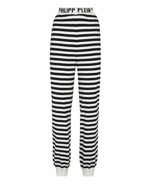 Estos pantalones de jacquard Mariner combinan el encanto náutico con un elevado atractivo de loungewear, póntelos con una prenda de punto ajustada o una prenda exterior estructurada para lucir un estilo lujoso y desenfadado.   El punto con infusión de cachemira ofrece una suavidad y calidez excepcionales.   El estampado de rayas jacquard añade ritmo visual y un toque moderno   La cintura elástica con detalle de logotipo garantiza un ajuste seguro y refinado   Los puños acanalados crean una silueta limpia y afilada.   Un básico sofisticado para looks informales de lujo y listos para viajar