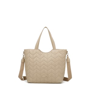 Bolso bandolera para mujer. El cierre es con botón magnético. Los bolsillos internos son dos con cremallera y dos abiertos. Los bolsillos externos están ausentes. La bandolera es ajustable y extraíble en tejido. El mango es de cuero. Hay un compartimento interno. El material externo es 100%PU. Internamente es 100% Poliéster. Medidas: 43x29x13 cm. Producto de moda