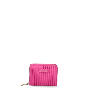 Cartera de mujer. El cierre es con cremallera. Los bolsillos internos son tarjeteros para billetes y monedas. Los bolsillos externos están ausentes. Falta la correa para el hombro. Falta el mango. Hay un compartimento interno. El material externo es 100%PU. Internamente es 100% Poliéster. Medidas: 13x10x3 cm. Producto de moda
