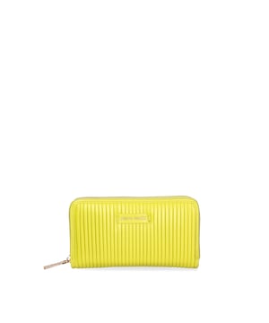 Damenbrieftasche mit Reißverschluss. Innentaschen für Kartenhalter, Geldscheinhalter und Münzhalter. fehlende Außentaschen. fehlender Schultergurt. fehlender Griff. ein Innenfach.  Außenmaterial: Innenmaterial: 100 % Polyester. Maße: 19x10x3 cm. Modeprodukt