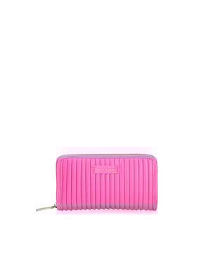 Damenbrieftasche mit Reißverschluss. Innentaschen für Kartenhalter, Geldscheinhalter und Münzhalter. fehlende Außentaschen. fehlender Schultergurt. fehlender Griff. ein Innenfach.  Außenmaterial: Innenmaterial: 100 % Polyester. Maße: 19x10x3 cm. Modeprodukt